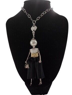 Le Amiche Italy Articulated Fashion Doll Statement Necklace